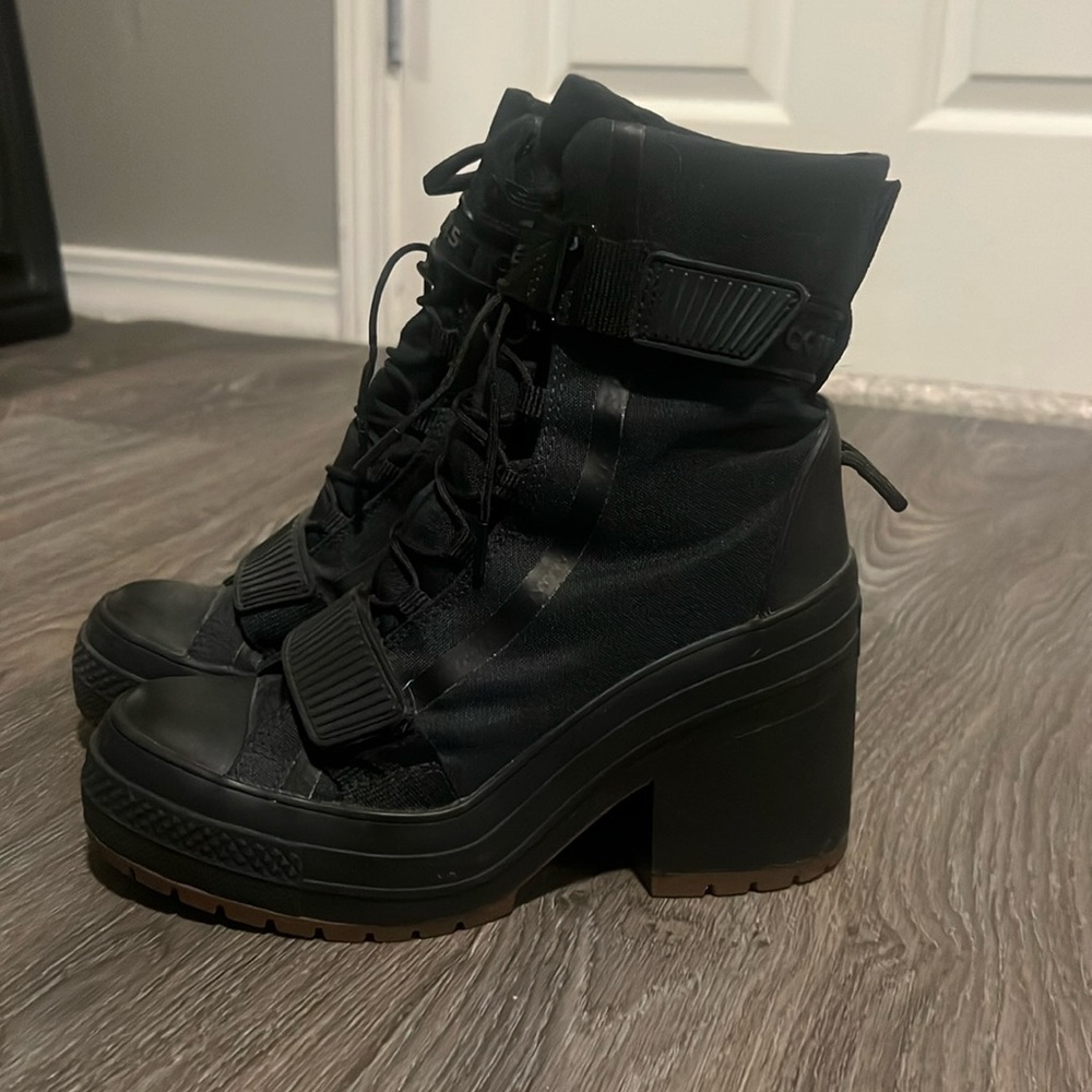 Converse Boots size 7